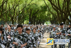 吃瓜官网军训跳舞,青春舞动，活力四溢